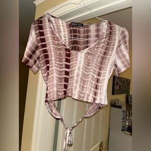 *BRAND NEW/ NEVER WORN* Women’s SHEIN Brown & White Crop Top w| tie- Medium